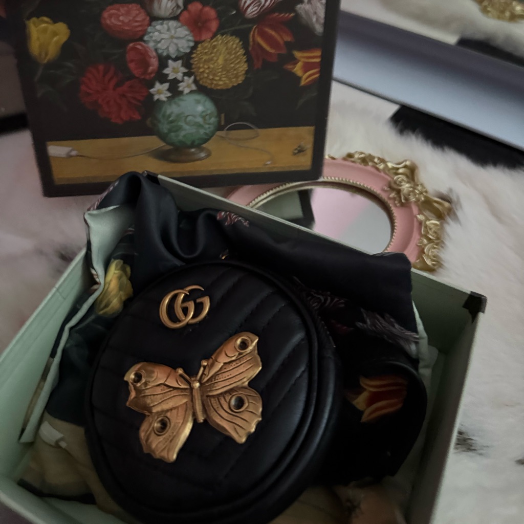 Gucci Black Textured Wristlet Pouch